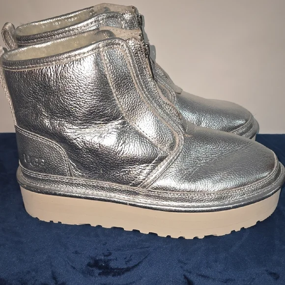 UGG Women's Metallic Silver Winter Boots - Picture 9 of 9